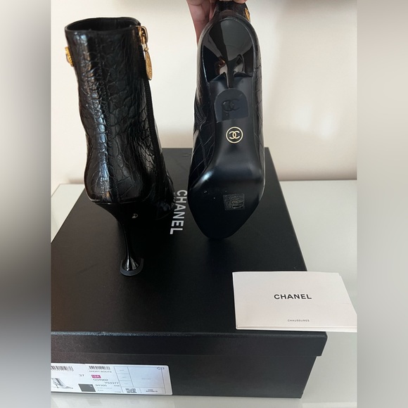 Chanel Heeled Boots Pre Fall 2019 Collection - Picture 9 of 13